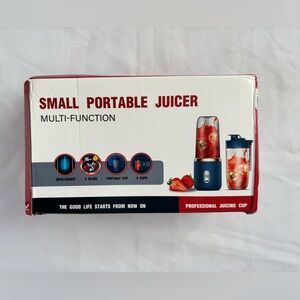 Small Portable Juicer in Navy Blue NWT
